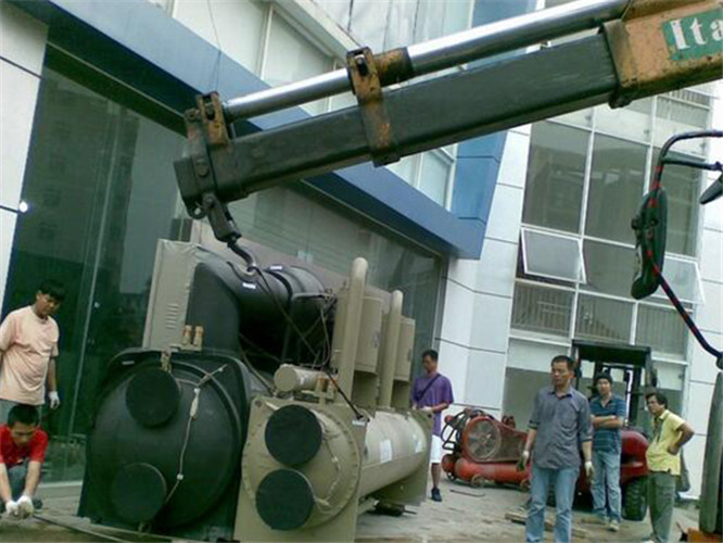 高平市随车吊和汽车吊的核心区别是什么？哪种更省钱？